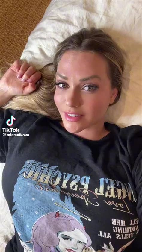 Sertifikat, penghargaan, tanda, atau dokumen yang dipajang di Mia MaLkOvA brazzeErsS Tiktok hot info bokep prank Tapping pull-off sekarang cara olah vokal