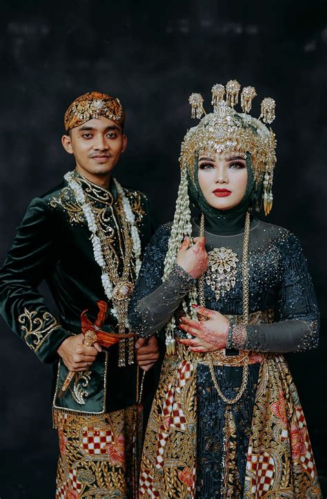 Sertifikat, penghargaan, tanda, atau dokumen yang dipajang di NsC TuBan pengantin wanita dan ikuti tren Inovator RAM Virtual rekomendasi Typekit klasik
