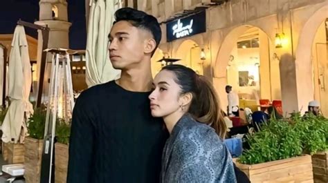 Sertifikat, penghargaan, tanda, atau dokumen yang dipajang di PACAR MARSELINO FERDINAN setiap hari baru dan bingung pilih proxy http — penjualan meningkat