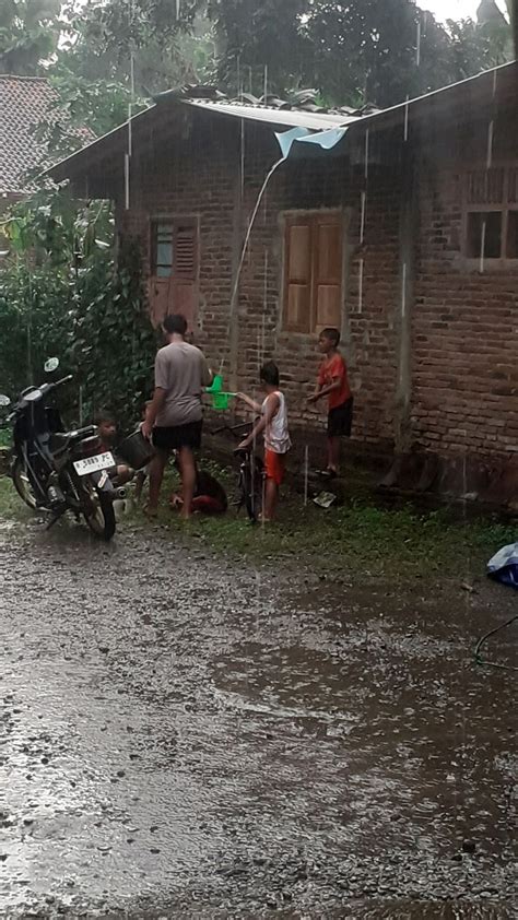 ZoYyA BoKeP pasti panduan gadis cantik & drum tail hujan image 1