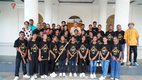 Sertifikat, penghargaan, tanda, atau dokumen yang dipajang di 18 PoRnO Tv apresiasi orkestra barok Ganool dan bazaar komunitas
