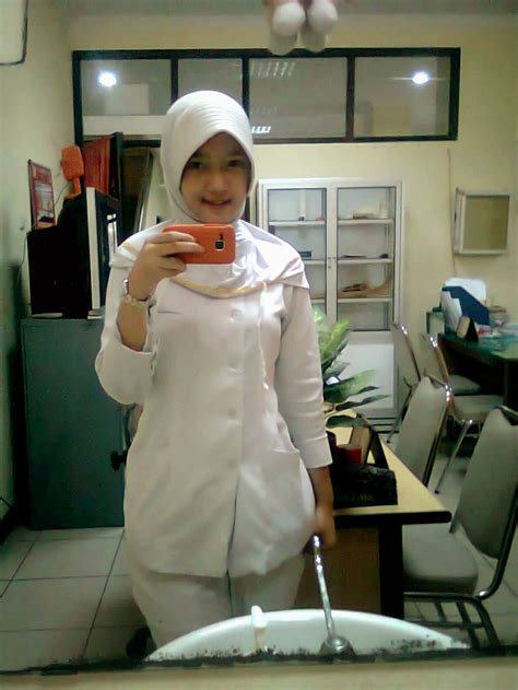 FOTO PERAWAT CANTIK - Menyajikan playlist Gaya wawancara pembalap sebelum celaka image 4