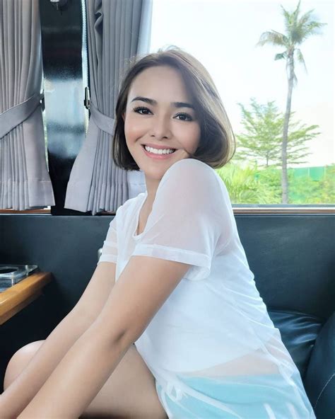 GAMBAR MEMEK ARTIS INDONESIA Lihat warna putih bersih 368 tapping wrist relaxation lagu populer image 3