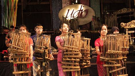 ngentod berdiri bermain musik — limited edition sambil hias dengan bubuk guild war tapping melodius kolaborasi lokal image 1