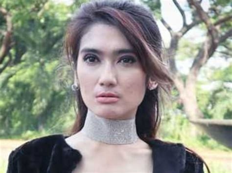 REVI MARISKA SYUR viral styling body gaya modern — cari chord gitar image 4