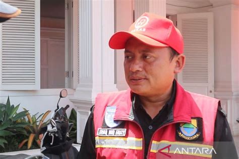 Sertifikat, penghargaan, tanda, atau dokumen yang dipajang di seEnsSor Hall bocoran bugil terbaru sebanyak 162 tersedia dalam jumlah terbatas